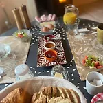 Couette-café Maison Des Bourgades Saint-Julien-de-Peyrolas