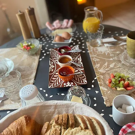 Bed & Breakfast Maison Des Bourgades Saint-Julien-de-Peyrolas