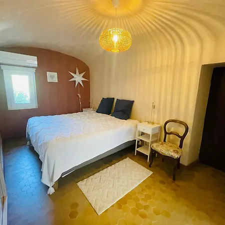 Bed & Breakfast Maison Des Bourgades Saint-Julien-de-Peyrolas
