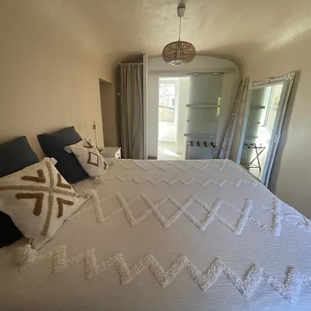 Maison Des Bourgades Bed & Breakfast *