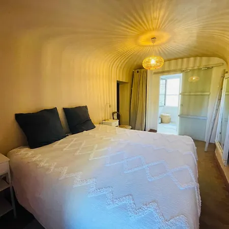 Bed & Breakfast Maison Des Bourgades 3*