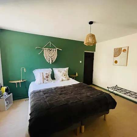 Maison Des Bourgades Bed & Breakfast