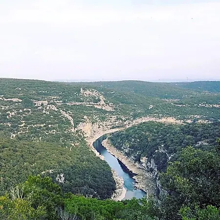 Maison Des Bourgades לינה וארוחת בוקר