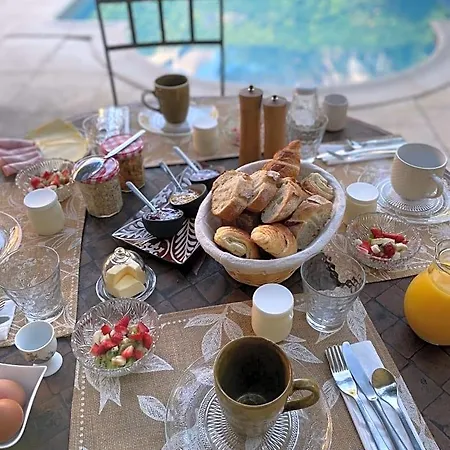 Bed & Breakfast Maison Des Bourgades 3*