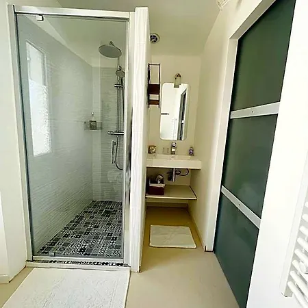 Maison Des Bourgades Bed & Breakfast 3*