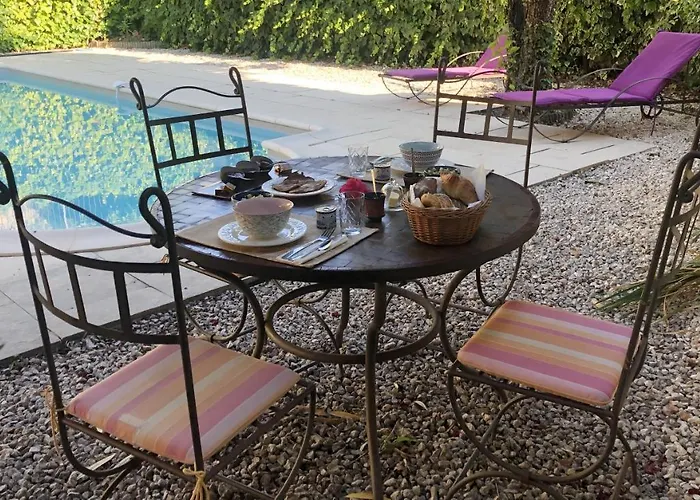 Bed & Breakfast Maison Des Bourgades Saint-Julien-de-Peyrolas