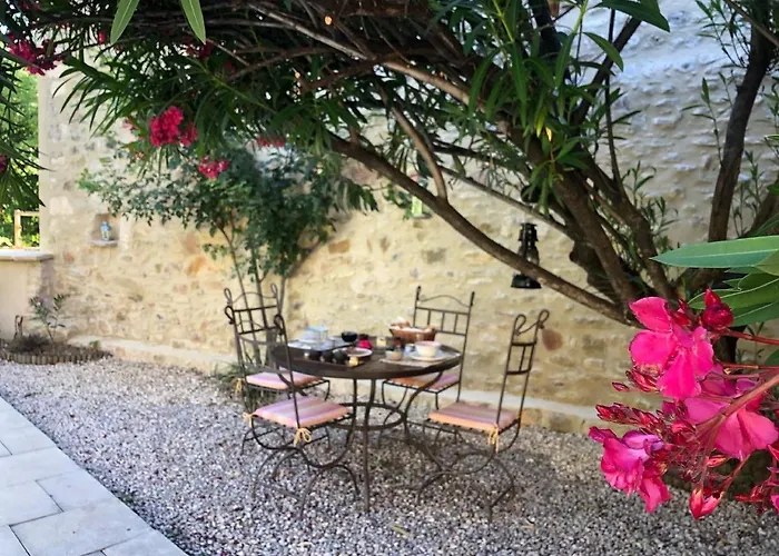 Maison Des Bourgades Bed & Breakfast