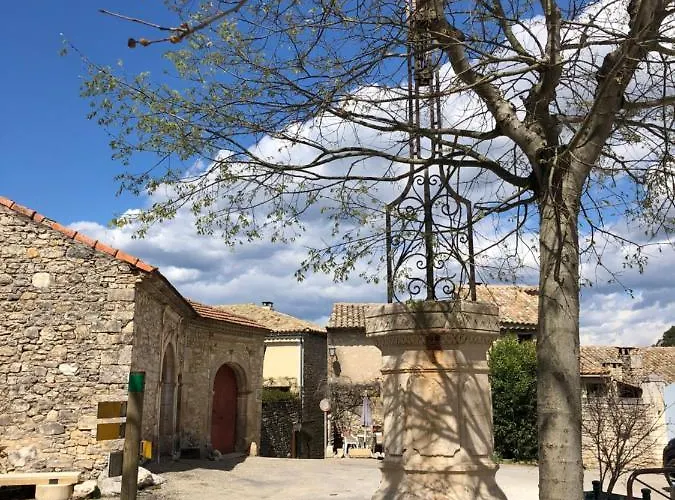 Maison Des Bourgades Bed & Breakfast 3*