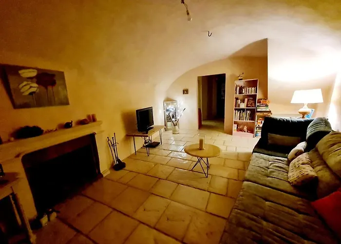 Maison Des Bourgades Bed & Breakfast 3*