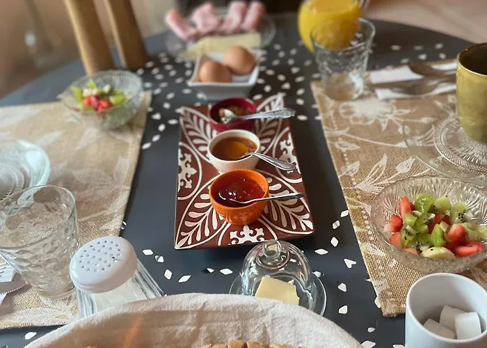Bed & Breakfast Maison Des Bourgades Saint-Julien-de-Peyrolas
