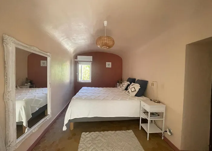 Maison Des Bourgades Bed & Breakfast Saint-Julien-de-Peyrolas