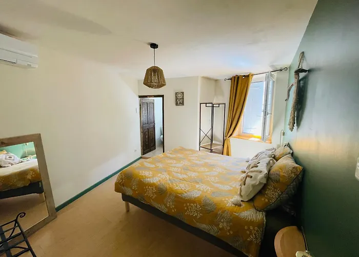Maison Des Bourgades Bed & Breakfast